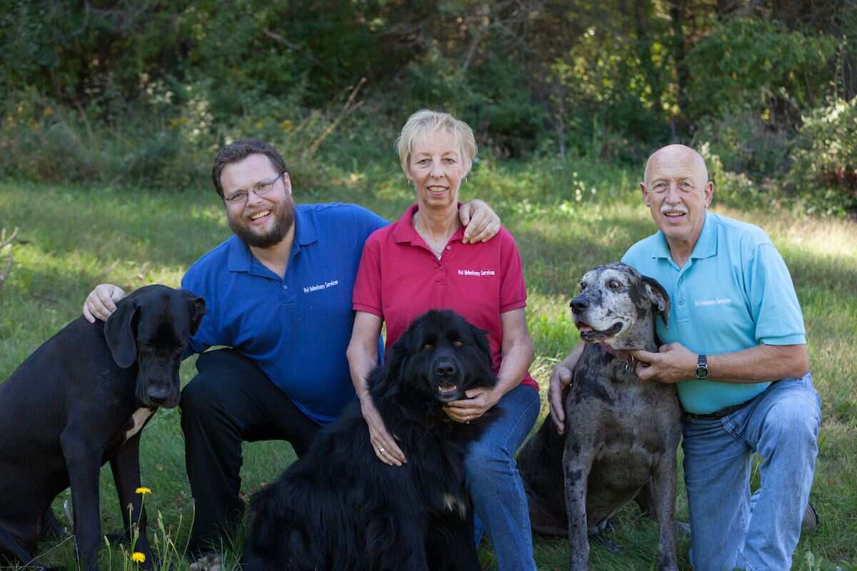 Image of Dr. Jan Pol with his friends and dogs
